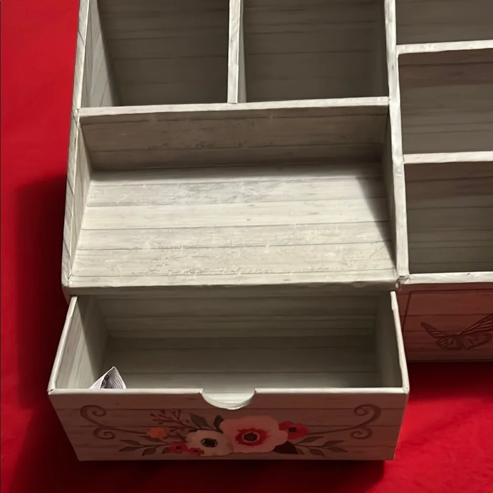 Desk organizer